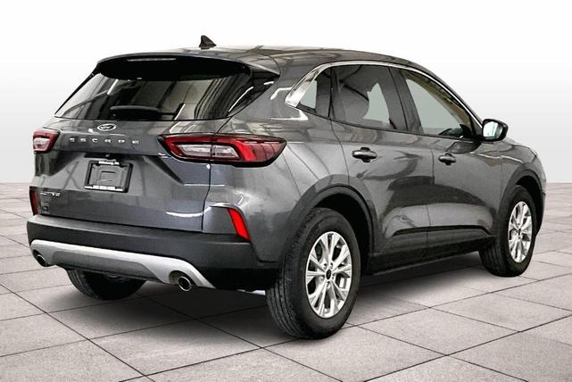 Photo of 2024 Gray Metallic Ford Escape