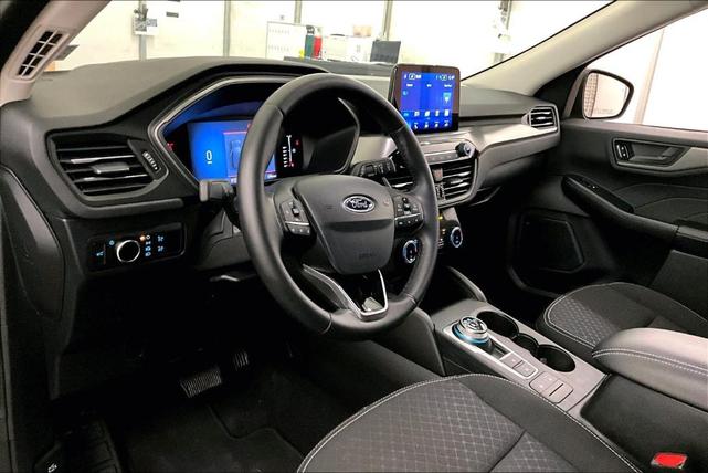 Photo of 2024 Gray Metallic Ford Escape