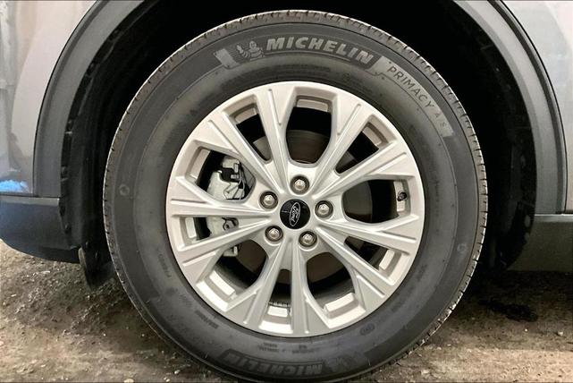 Photo of 2024 Gray Metallic Ford Escape
