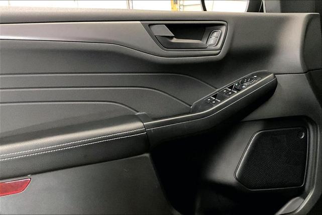 Photo of 2024 Gray Metallic Ford Escape