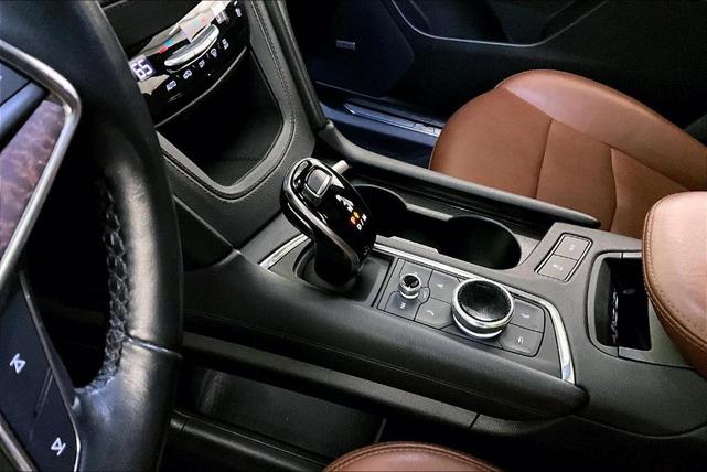 Photo of 2020 Shadow Metallic Cadillac XT5