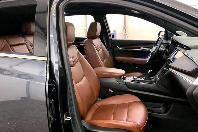 Photo of 2020 Shadow Metallic Cadillac XT5
