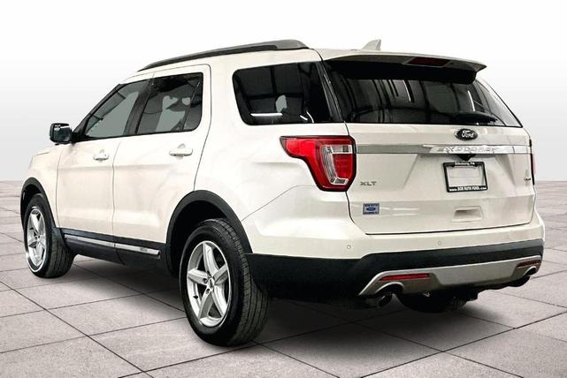 Photo of 2016 White Platinum Tri-Coat Metallic Ford Explorer