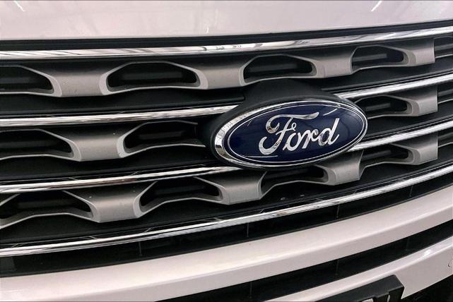 Photo of 2016 White Platinum Tri-Coat Metallic Ford Explorer