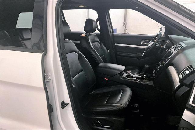 Photo of 2016 White Platinum Tri-Coat Metallic Ford Explorer