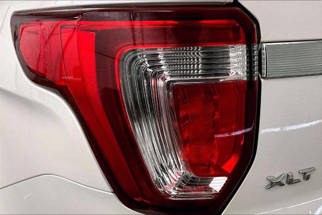 Photo of 2016 White Platinum Tri-Coat Metallic Ford Explorer