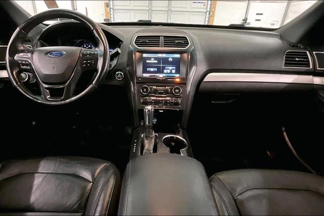 Photo of 2016 White Platinum Tri-Coat Metallic Ford Explorer