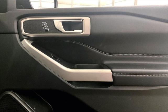 Photo of 2022 Carbonized Gray Metallic Ford Explorer