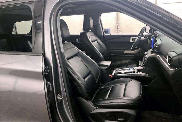 Photo of 2022 Carbonized Gray Metallic Ford Explorer