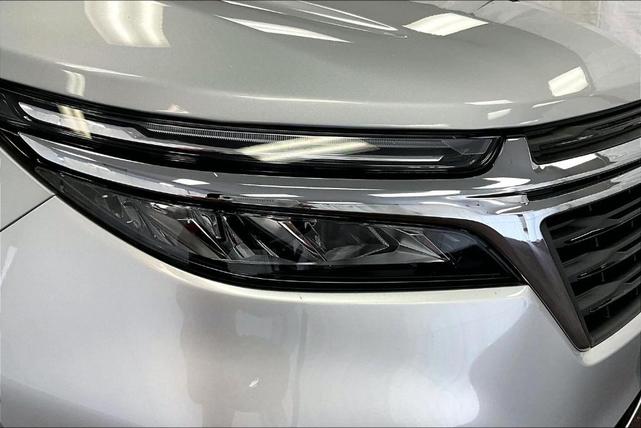 Photo of 2022 Silver Ice Metallic Chevrolet Equinox