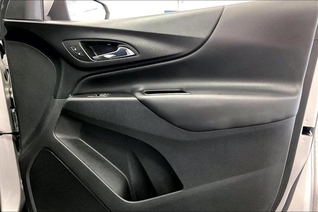 Photo of 2022 Silver Ice Metallic Chevrolet Equinox