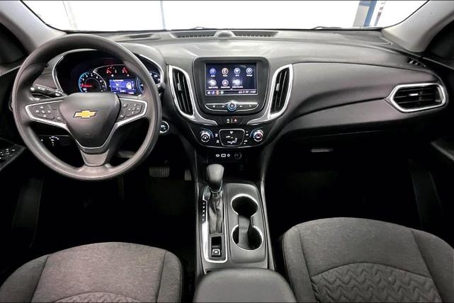 Photo of 2022 Silver Ice Metallic Chevrolet Equinox