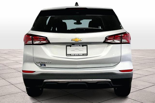 Photo of 2022 Silver Ice Metallic Chevrolet Equinox