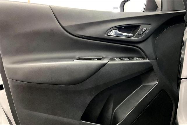 Photo of 2022 Silver Ice Metallic Chevrolet Equinox