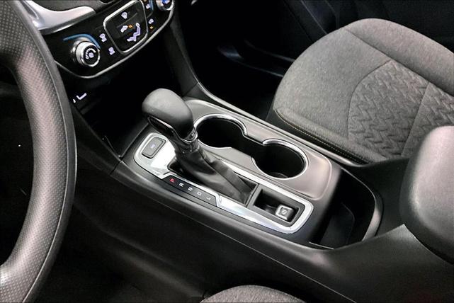 Photo of 2022 Silver Ice Metallic Chevrolet Equinox