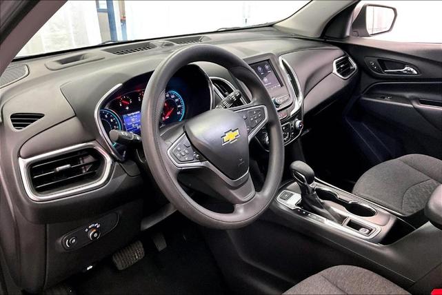 Photo of 2022 Silver Ice Metallic Chevrolet Equinox
