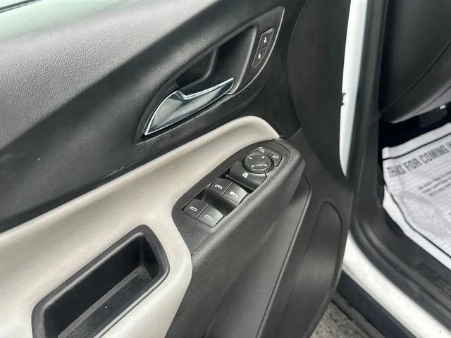 Photo of 2018 Summit White Chevrolet Equinox