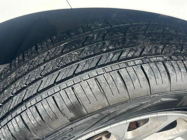Photo of 2018 Summit White Chevrolet Equinox