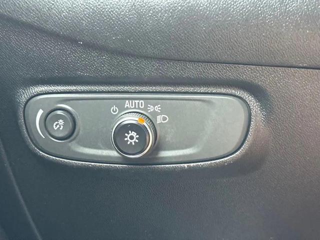 Photo of 2018 Summit White Chevrolet Equinox
