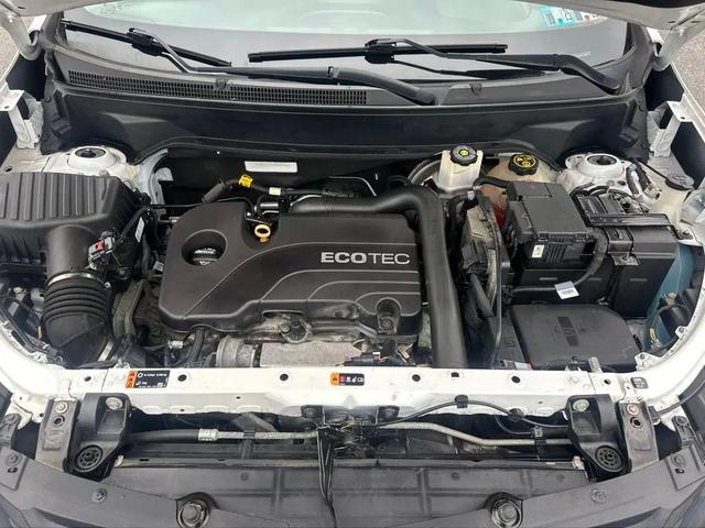 Photo of 2018 Summit White Chevrolet Equinox