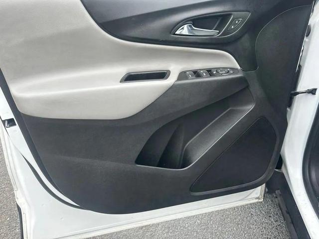 Photo of 2018 Summit White Chevrolet Equinox