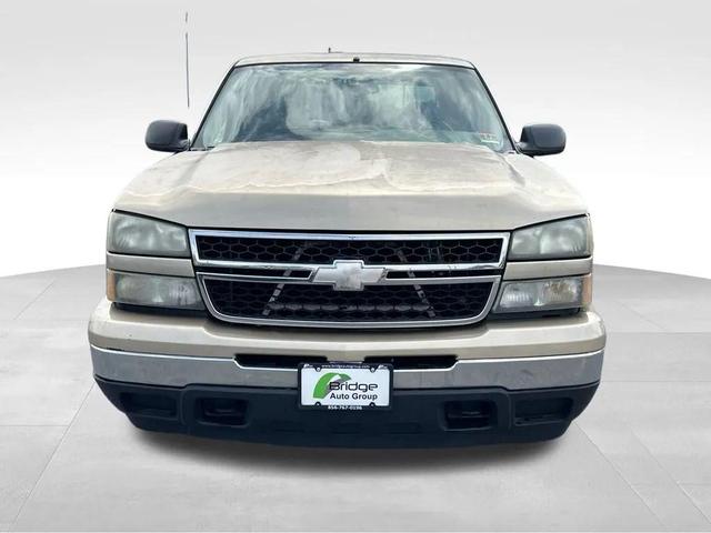 Photo of 2006 Sandstone Metallic Chevrolet Silverado 1500