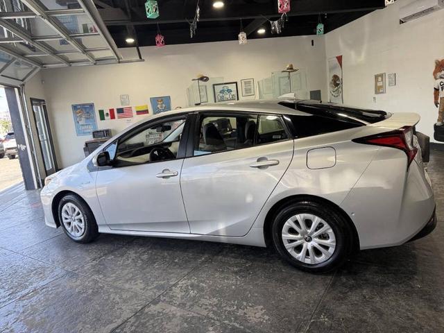 Photo of 2022 Classic Silver Metallic Toyota Prius