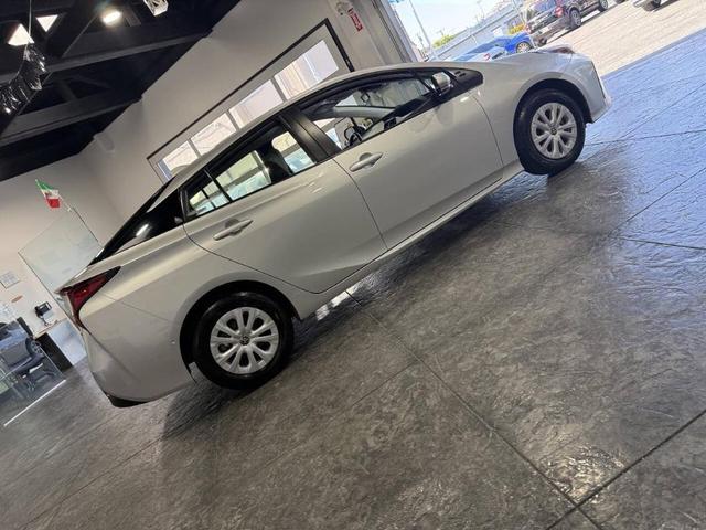 Photo of 2022 Classic Silver Metallic Toyota Prius