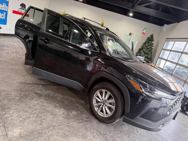 Photo of 2022 Jet Black Toyota Corolla Cross
