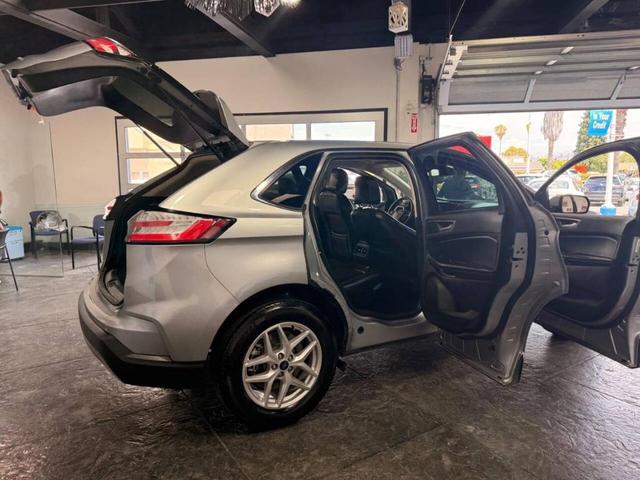 Photo of 2022 Iconic Silver Ford Edge