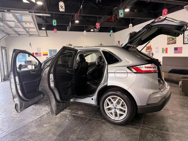 Photo of 2022 Iconic Silver Ford Edge
