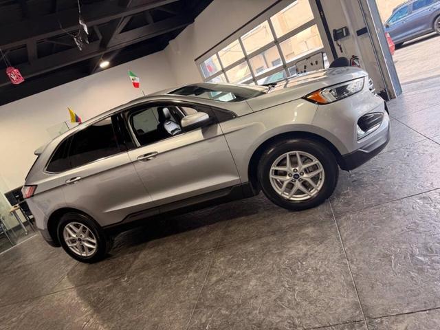 Photo of 2022 Iconic Silver Ford Edge