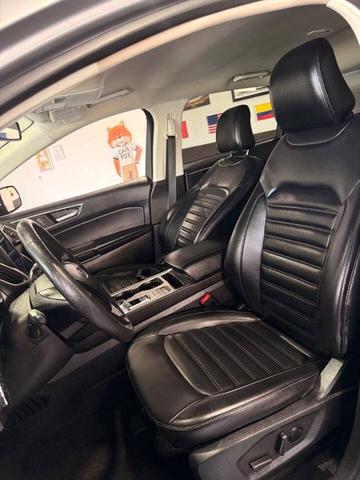 Photo of 2022 Iconic Silver Ford Edge