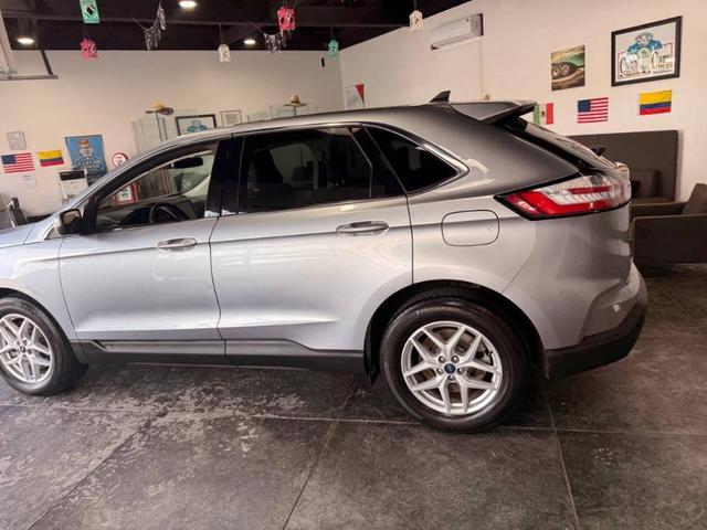 Photo of 2022 Iconic Silver Ford Edge