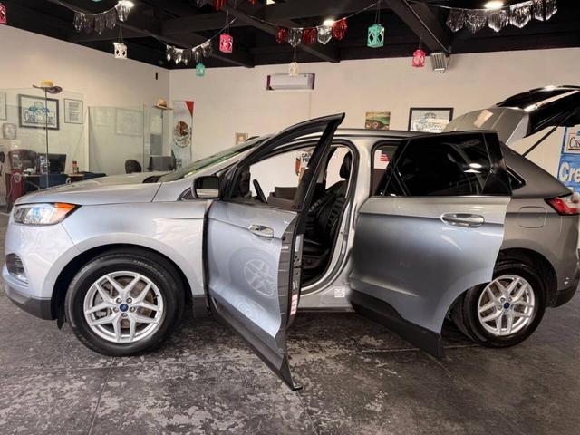 Photo of 2022 Iconic Silver Ford Edge