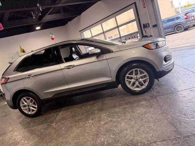 Photo of 2022 Iconic Silver Ford Edge