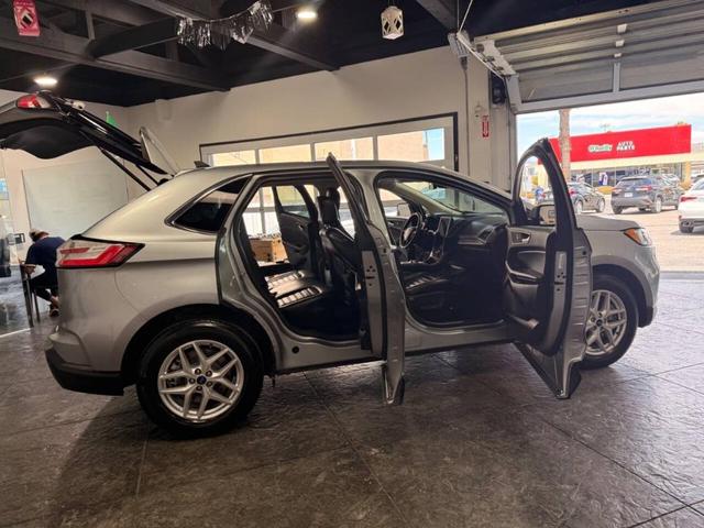 Photo of 2022 Iconic Silver Ford Edge