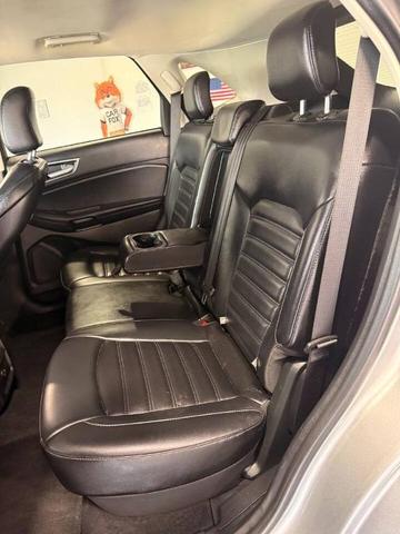 Photo of 2022 Iconic Silver Ford Edge