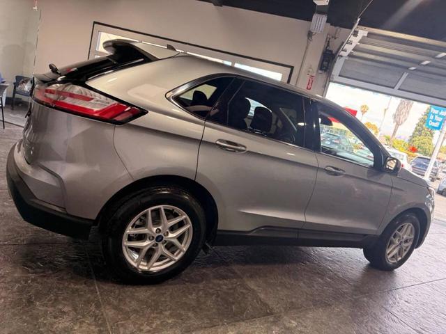 Photo of 2022 Iconic Silver Ford Edge