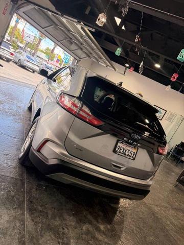 Photo of 2022 Iconic Silver Ford Edge
