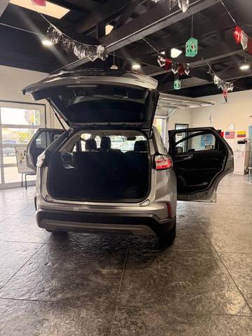 Photo of 2022 Iconic Silver Ford Edge