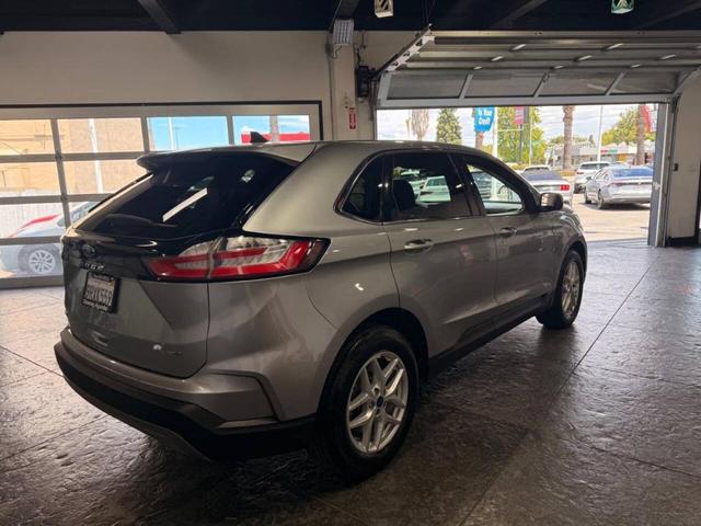 Photo of 2022 Iconic Silver Ford Edge