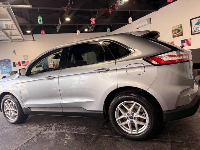 Photo of 2022 Iconic Silver Ford Edge