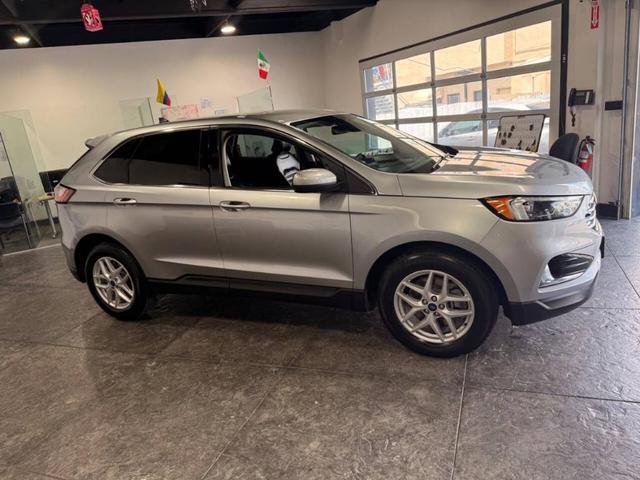 Photo of 2022 Iconic Silver Ford Edge