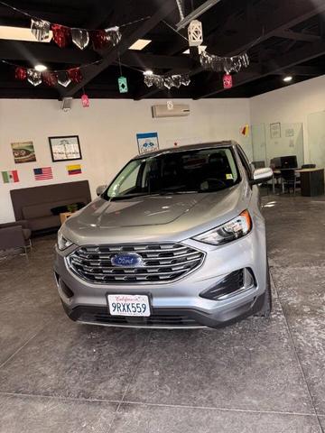 Photo of 2022 Iconic Silver Ford Edge