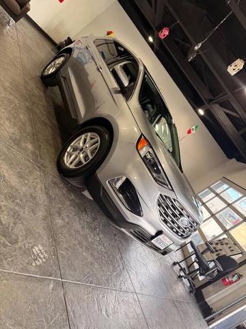 Photo of 2022 Iconic Silver Ford Edge