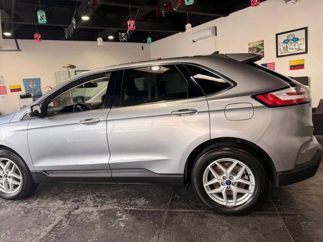 Photo of 2022 Iconic Silver Ford Edge