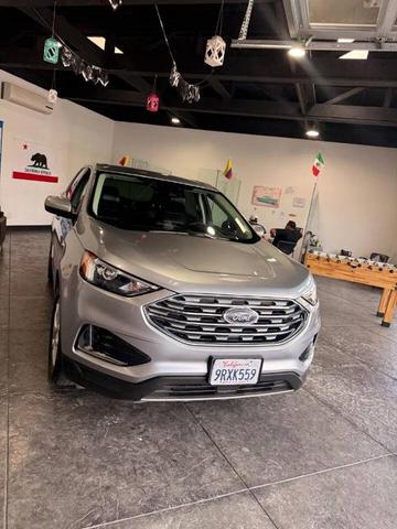 Photo of 2022 Iconic Silver Ford Edge