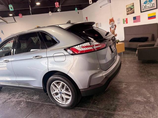 Photo of 2022 Iconic Silver Ford Edge
