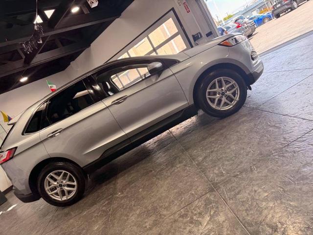 Photo of 2022 Iconic Silver Ford Edge